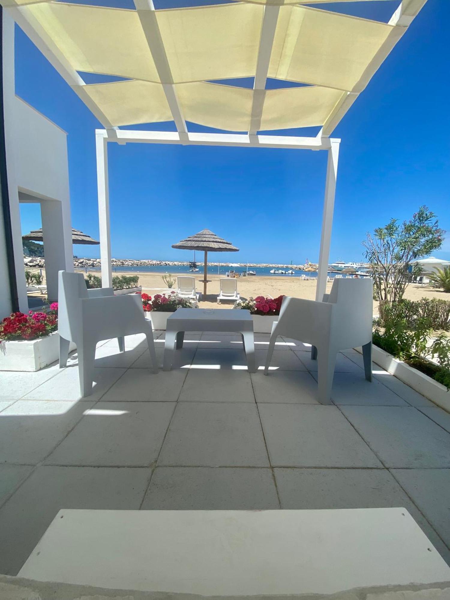 Marina Bay Beach Suites Пешичи Екстериор снимка