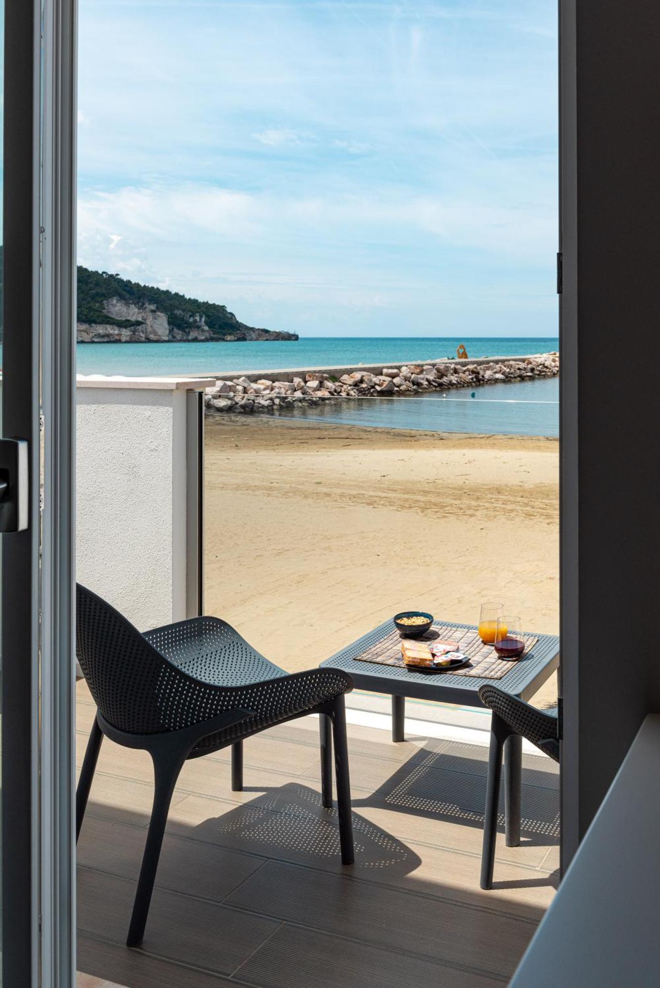 Marina Bay Beach Suites Пешичи Екстериор снимка