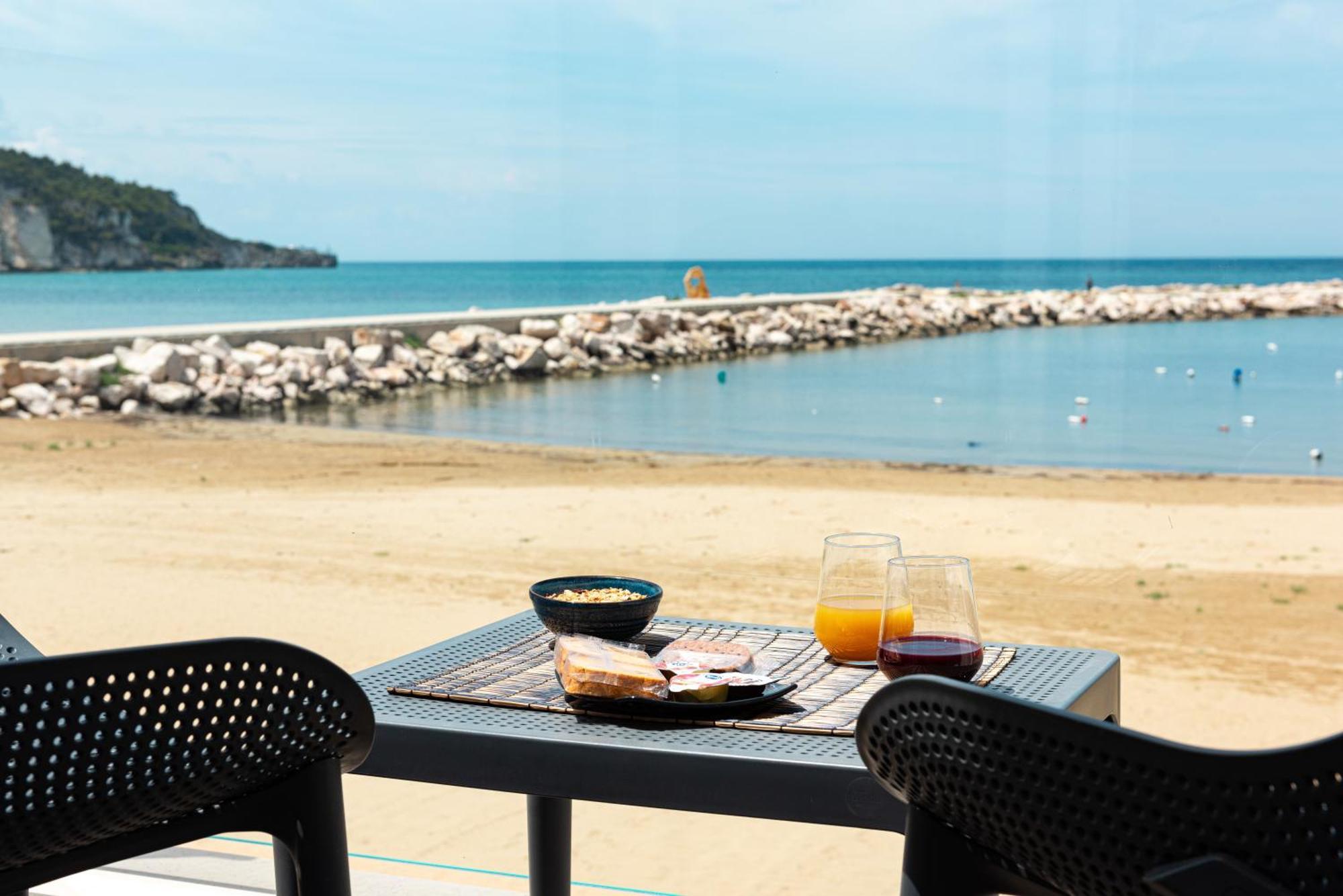 Marina Bay Beach Suites Пешичи Екстериор снимка